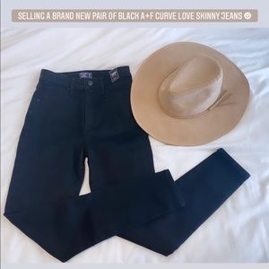 Brand new pair of A&F Curve Love Skinny Jeans